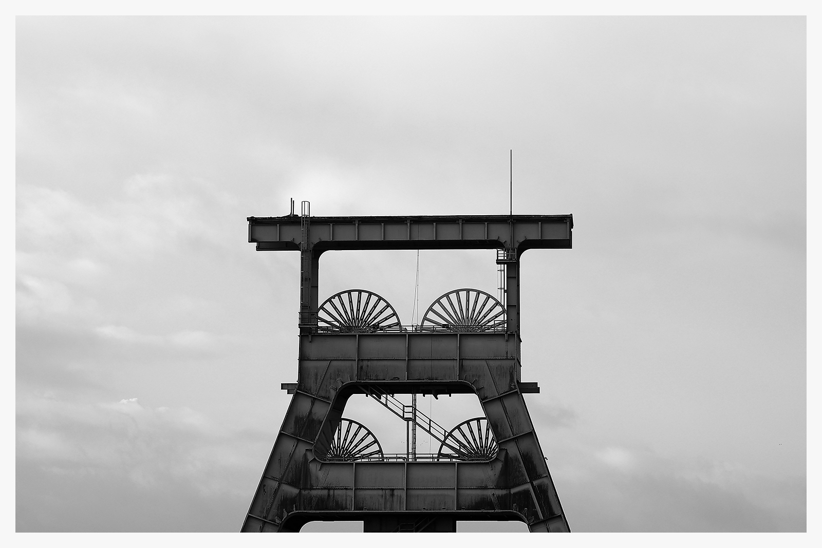 Zeche Ewald im Januar (s/w)