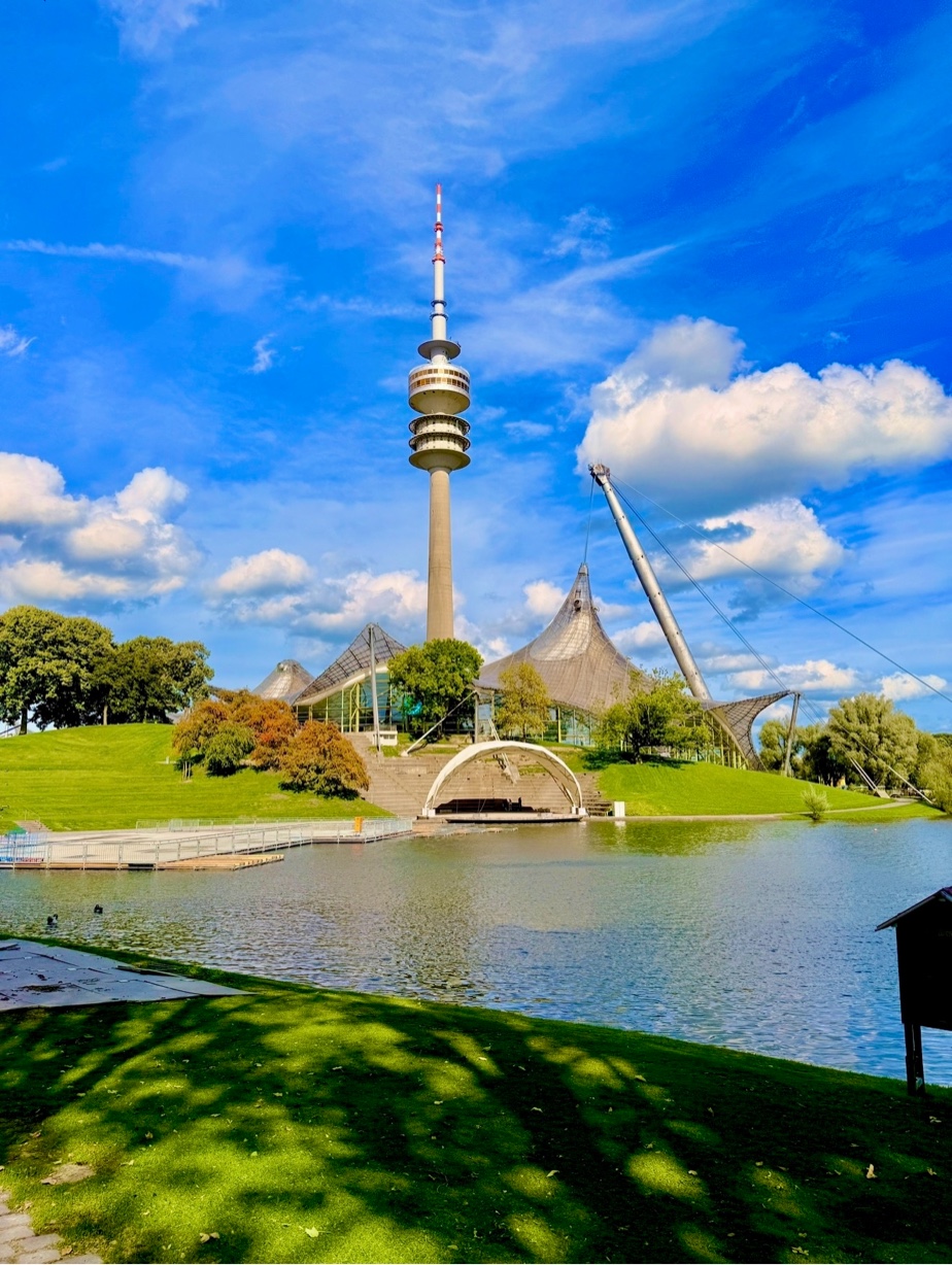 Olympiaturm im September